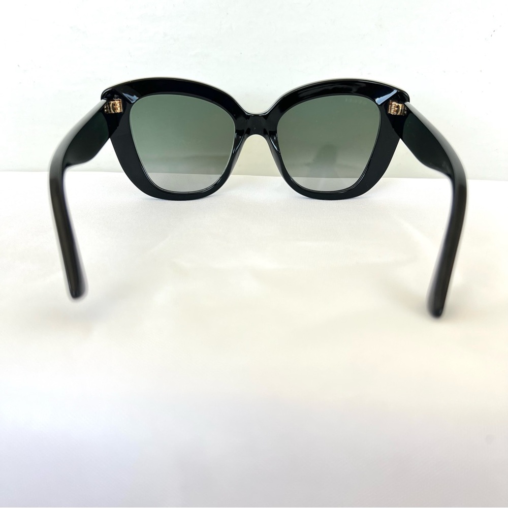 GUCCI Italy GG0327 S Cat Eye Gray Gradient Lens Black Frame Gold Logo Sunglasses - Picture 12 of 16